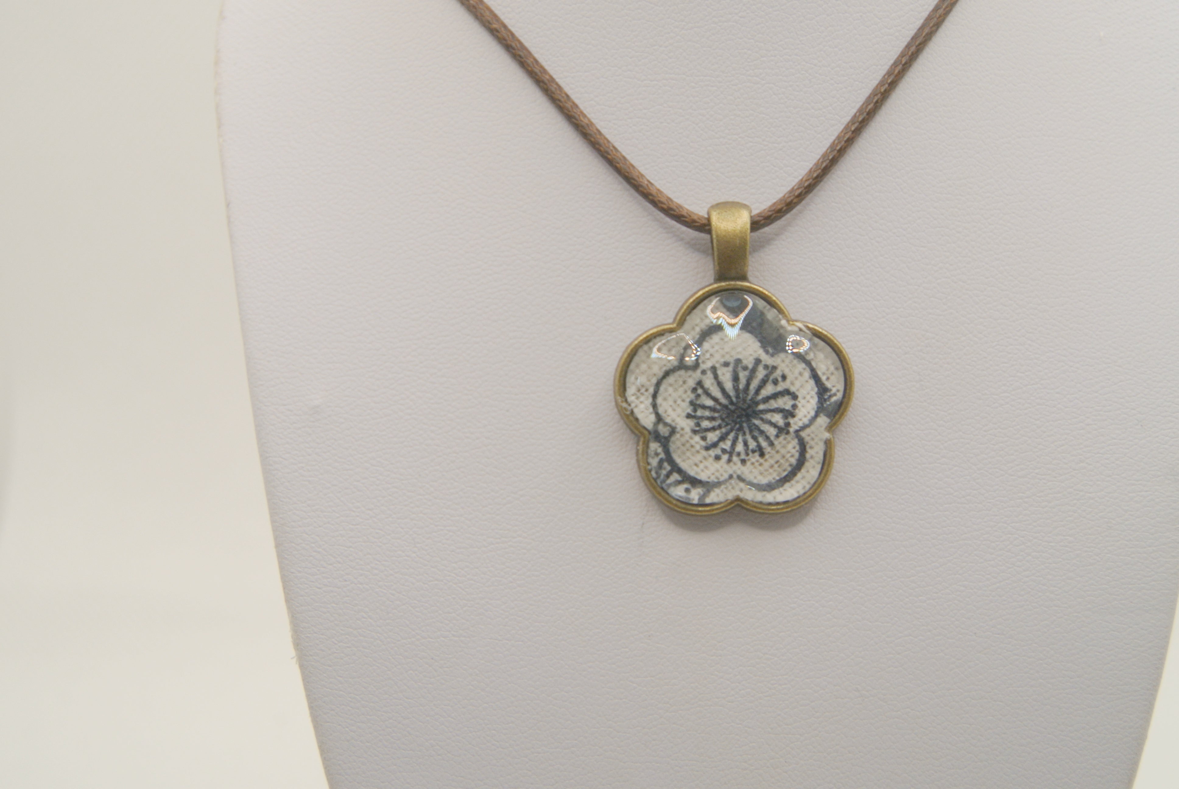 ☆ONE ENOUGH☆ Glass Necklace Set TWICE 愛用 男女兼用 人気 Medium Glass Necklace with Kimono Touch: Casual Elegance